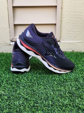VGC Mizuno Wave Sky 6 Women's Running Shoes Black Pink Size 10.5